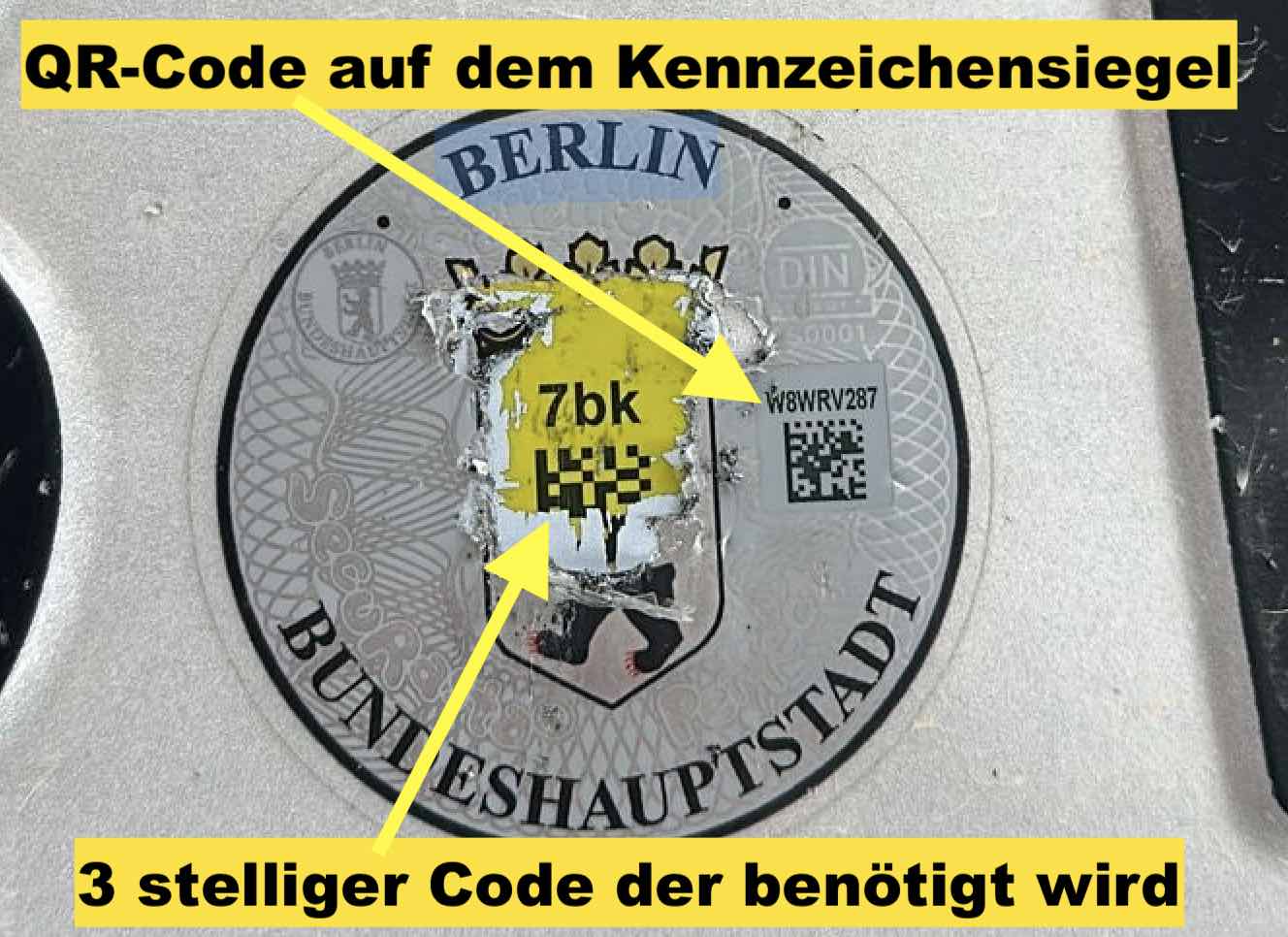 Musterbild eines Kennzeichenwappens mit QR-Code aus Berlin