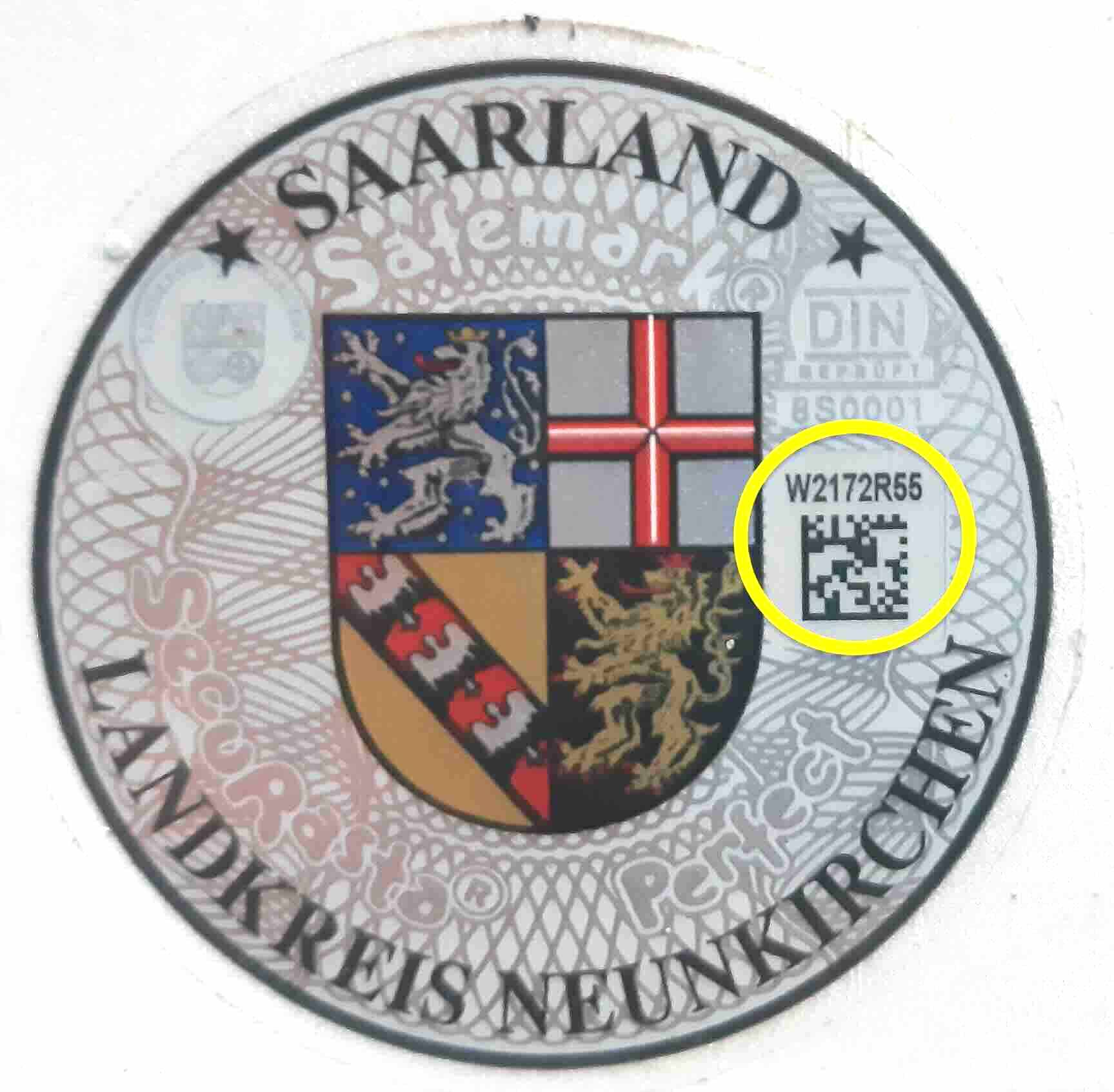 Kennzeichensiegel mit einem QR-Code aus Saarland