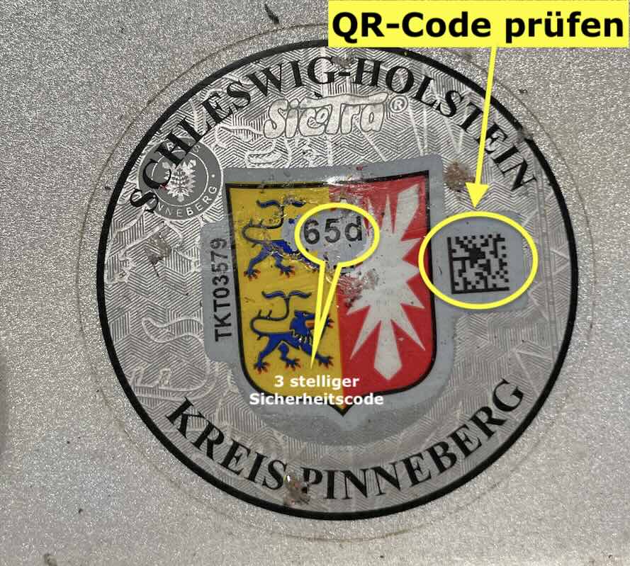 Musterbild eines Kennzeichenwappens mit QR-Code aus Schleswig-Holstein