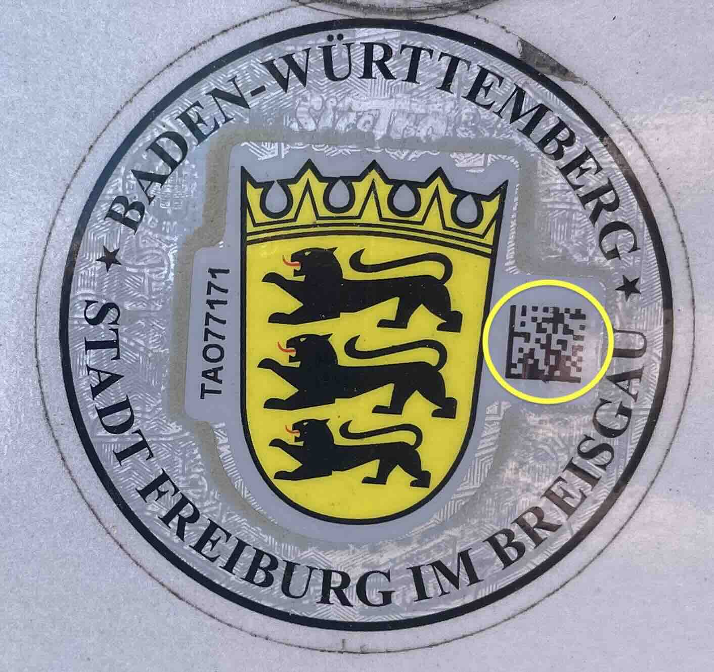 Musterbild eines Kennzeichenwappens mit einem QR-Code